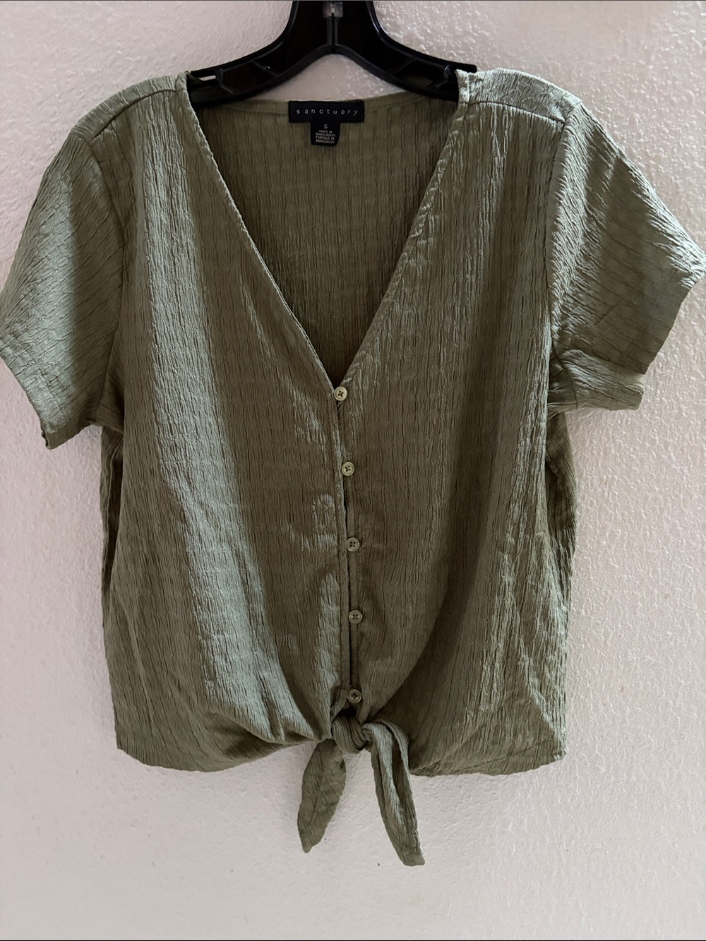 Sanctuary Olive Green Short-Sleeve Button Tie-Front Blouse. Stretchy and silky.